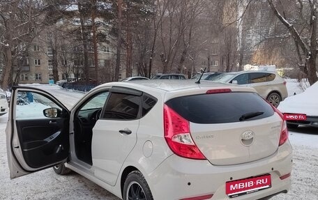 Hyundai Solaris II рестайлинг, 2015 год, 990 000 рублей, 1 фотография