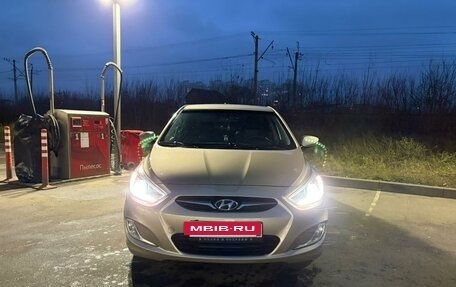 Hyundai Solaris II рестайлинг, 2012 год, 560 000 рублей, 4 фотография