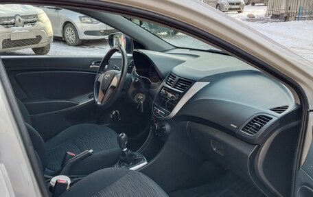 Hyundai Solaris II рестайлинг, 2015 год, 990 000 рублей, 8 фотография