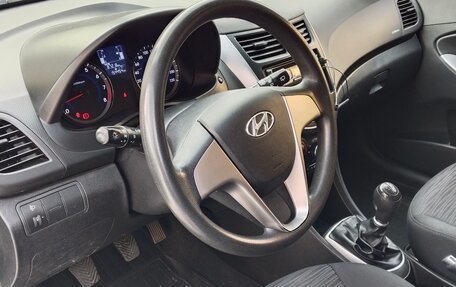 Hyundai Solaris II рестайлинг, 2015 год, 990 000 рублей, 13 фотография