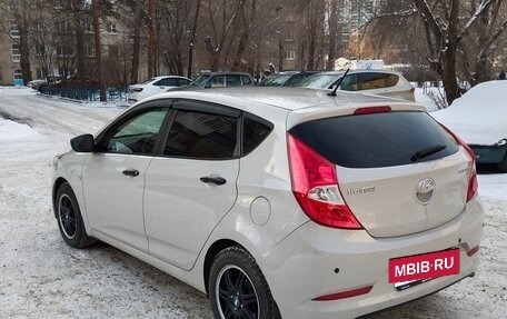 Hyundai Solaris II рестайлинг, 2015 год, 990 000 рублей, 3 фотография