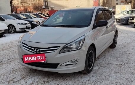 Hyundai Solaris II рестайлинг, 2015 год, 990 000 рублей, 5 фотография