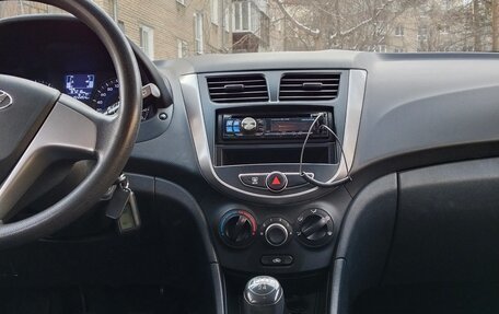 Hyundai Solaris II рестайлинг, 2015 год, 990 000 рублей, 15 фотография