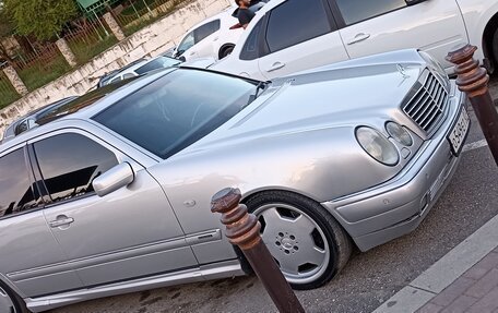 Mercedes-Benz E-Класс, 1998 год, 650 000 рублей, 4 фотография