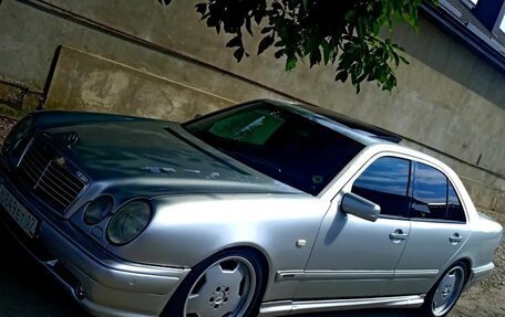 Mercedes-Benz E-Класс, 1998 год, 650 000 рублей, 2 фотография