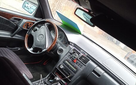 Mercedes-Benz E-Класс, 1998 год, 650 000 рублей, 9 фотография