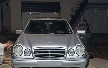 Mercedes-Benz E-Класс, 1998 год, 650 000 рублей, 3 фотография