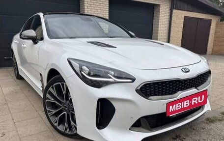 KIA Stinger I, 2018 год, 2 000 000 рублей, 1 фотография