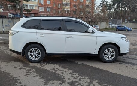 Mitsubishi Outlander III рестайлинг 3, 2013 год, 1 250 000 рублей, 3 фотография