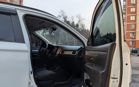 Mitsubishi Outlander III рестайлинг 3, 2013 год, 1 250 000 рублей, 9 фотография