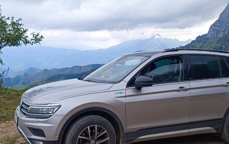 Volkswagen Tiguan II, 2019 год, 2 390 000 рублей, 3 фотография