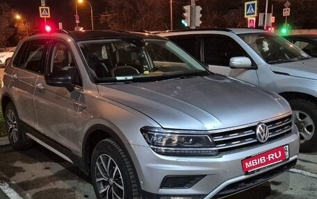 Volkswagen Tiguan II, 2019 год, 2 390 000 рублей, 2 фотография