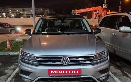 Volkswagen Tiguan II, 2019 год, 2 390 000 рублей, 6 фотография
