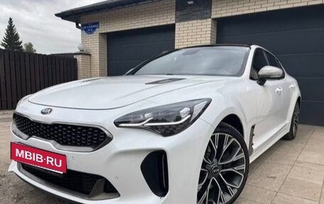 KIA Stinger I, 2018 год, 2 000 000 рублей, 3 фотография