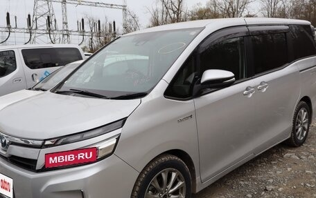 Toyota Voxy III, 2020 год, 3 250 000 рублей, 6 фотография