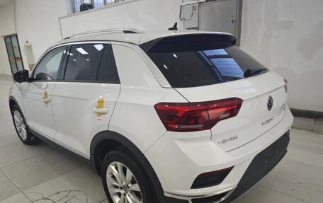 Volkswagen T-Roc I, 2022 год, 3 500 000 рублей, 2 фотография