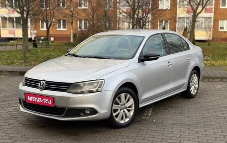 Volkswagen Jetta VI, 2016 год, 900 000 рублей, 1 фотография