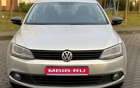 Volkswagen Jetta VI, 2016 год, 900 000 рублей, 3 фотография