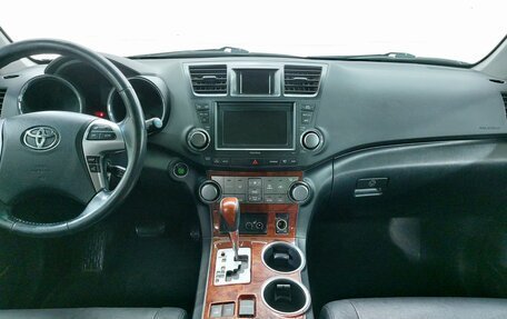 Toyota Highlander III, 2011 год, 1 650 000 рублей, 12 фотография