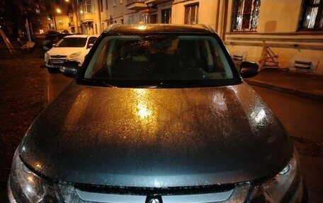 Mitsubishi Outlander III рестайлинг 3, 2018 год, 1 600 000 рублей, 2 фотография