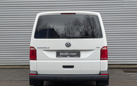 Volkswagen Caravelle T6 рестайлинг, 2016 год, 3 350 000 рублей, 6 фотография