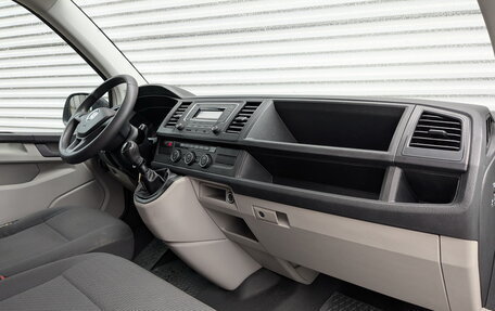 Volkswagen Caravelle T6 рестайлинг, 2016 год, 3 350 000 рублей, 11 фотография