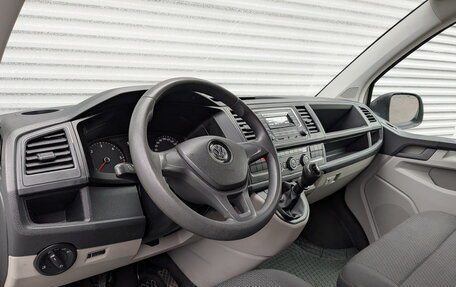 Volkswagen Caravelle T6 рестайлинг, 2016 год, 3 350 000 рублей, 16 фотография