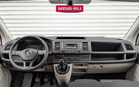 Volkswagen Caravelle T6 рестайлинг, 2016 год, 3 350 000 рублей, 14 фотография