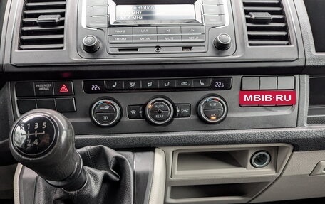 Volkswagen Caravelle T6 рестайлинг, 2016 год, 3 350 000 рублей, 25 фотография