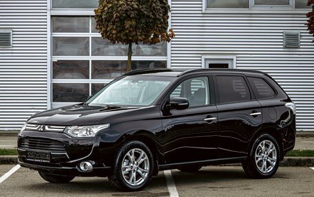 Mitsubishi Outlander III рестайлинг 3, 2014 год, 1 395 000 рублей, 1 фотография