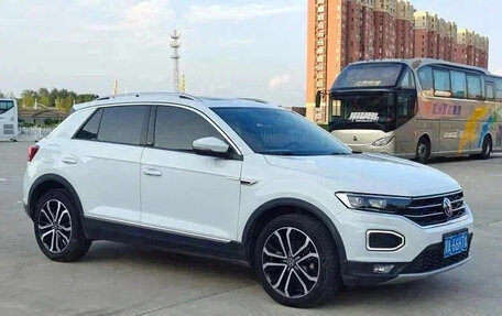 Volkswagen T-Roc I, 2021 год, 1 310 000 рублей, 2 фотография