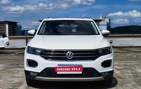 Volkswagen T-Roc I, 2022 год, 1 560 000 рублей, 2 фотография