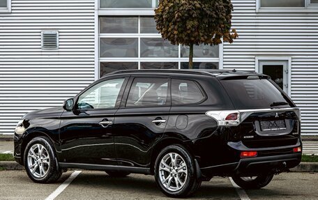 Mitsubishi Outlander III рестайлинг 3, 2014 год, 1 395 000 рублей, 4 фотография