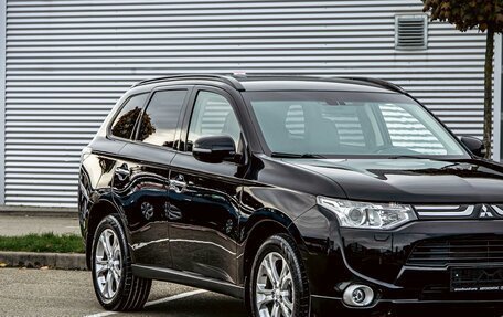 Mitsubishi Outlander III рестайлинг 3, 2014 год, 1 395 000 рублей, 7 фотография