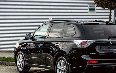 Mitsubishi Outlander III рестайлинг 3, 2014 год, 1 395 000 рублей, 9 фотография