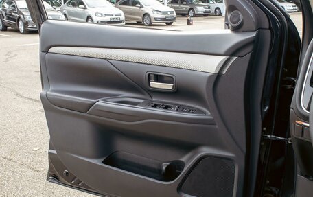 Mitsubishi Outlander III рестайлинг 3, 2014 год, 1 395 000 рублей, 12 фотография