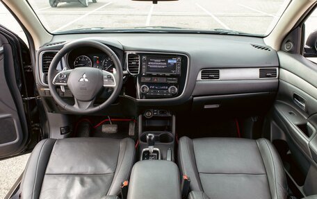 Mitsubishi Outlander III рестайлинг 3, 2014 год, 1 395 000 рублей, 16 фотография