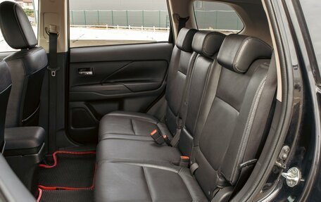 Mitsubishi Outlander III рестайлинг 3, 2014 год, 1 395 000 рублей, 17 фотография