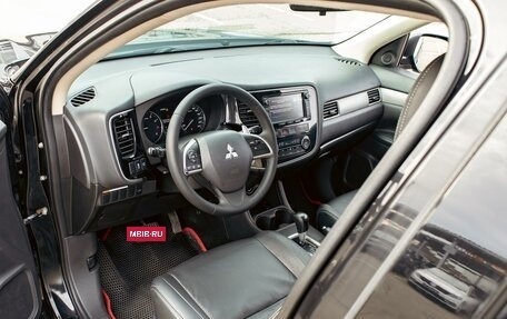Mitsubishi Outlander III рестайлинг 3, 2014 год, 1 395 000 рублей, 13 фотография