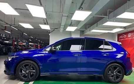 Volkswagen Golf VIII, 2022 год, 2 200 000 рублей, 2 фотография