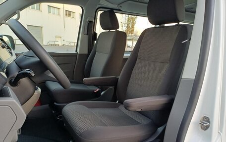 Volkswagen Transporter T6 рестайлинг, 2022 год, 4 200 000 рублей, 7 фотография