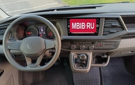 Volkswagen Transporter T6 рестайлинг, 2022 год, 4 200 000 рублей, 6 фотография