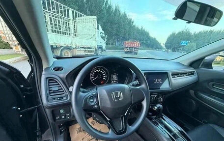 Honda Vezel, 2022 год, 1 350 000 рублей, 5 фотография