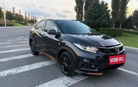 Honda Vezel, 2022 год, 1 350 000 рублей, 3 фотография
