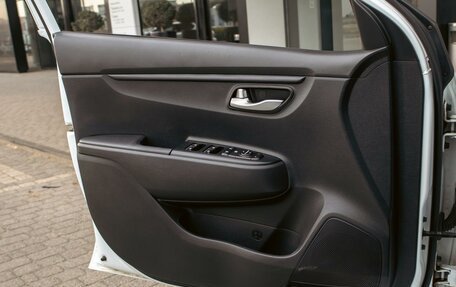 KIA Rio IV, 2022 год, 1 555 000 рублей, 12 фотография