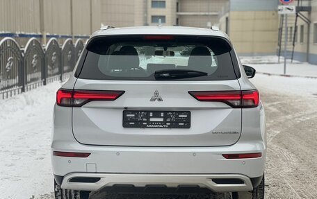 Mitsubishi Outlander, 2023 год, 3 750 000 рублей, 6 фотография