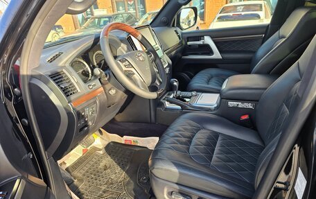 Toyota Land Cruiser 200, 2018 год, 7 950 000 рублей, 28 фотография