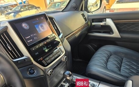 Toyota Land Cruiser 200, 2018 год, 7 950 000 рублей, 33 фотография