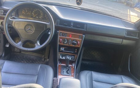 Mercedes-Benz E-Класс, 1994 год, 1 150 000 рублей, 8 фотография