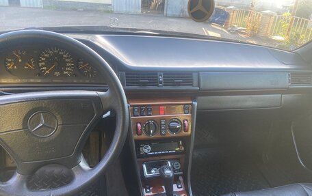 Mercedes-Benz E-Класс, 1994 год, 1 150 000 рублей, 7 фотография